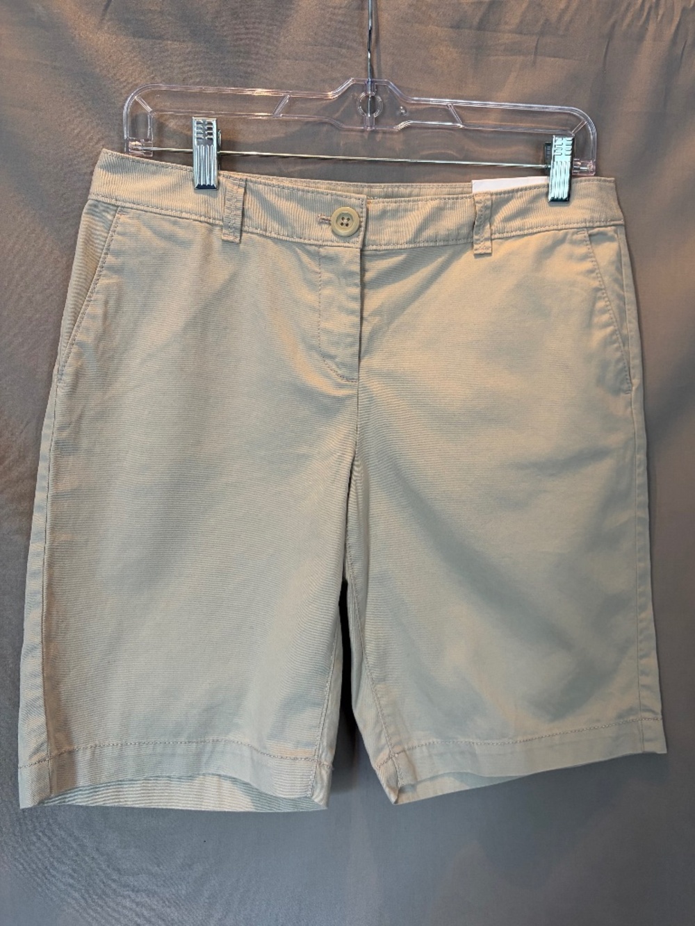 LOFT Petites Bermuda Khaki Shorts with 9" inseam - Size 4P (NWT)